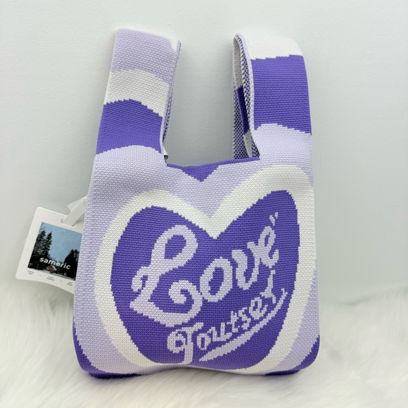 NWT Purple Love Heart Compact Stylish Essentials Handheld Bag - Picture 4 of 10